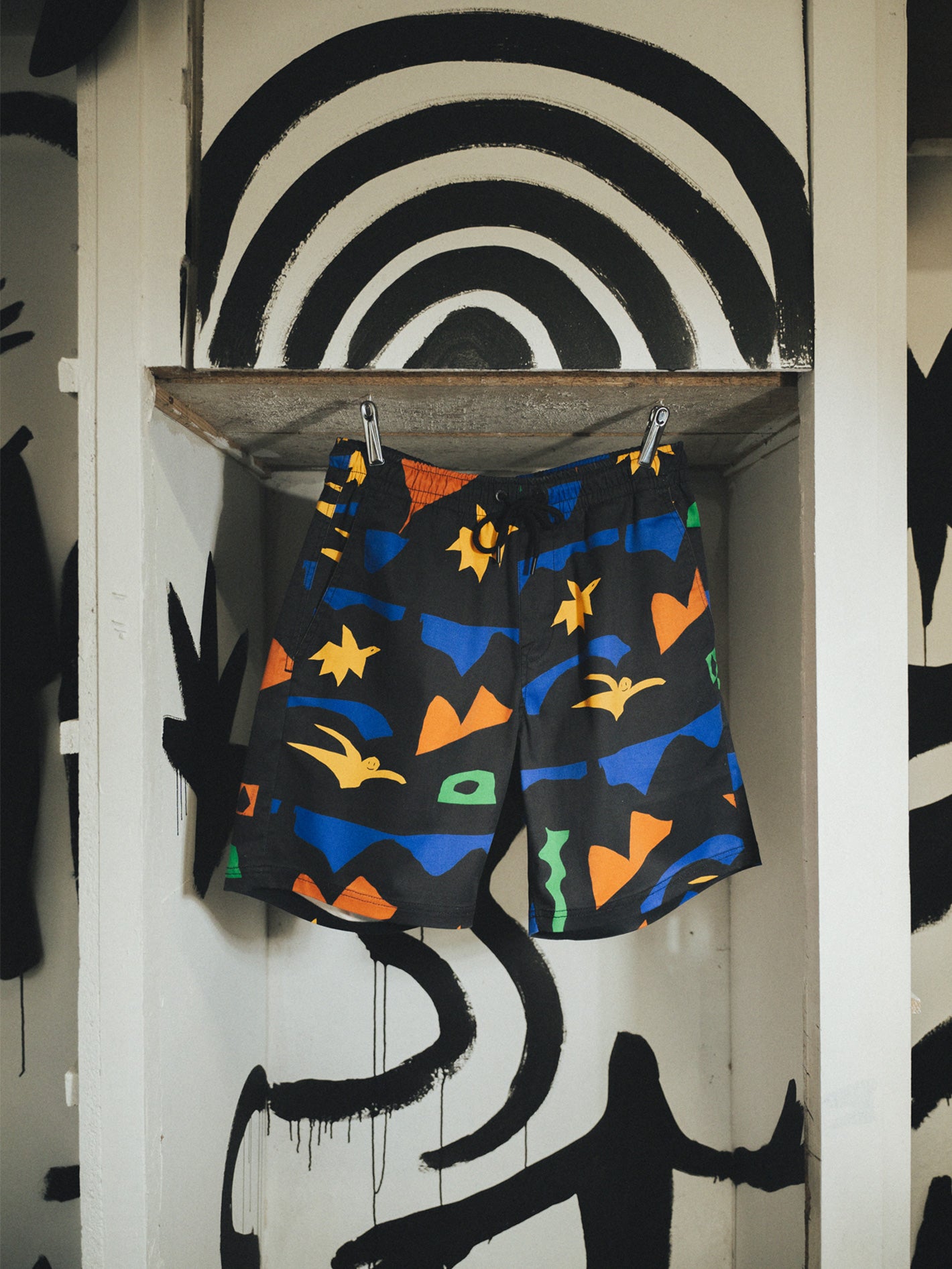 Featured Artist Arthur Longo Elastic Waist Short 18"