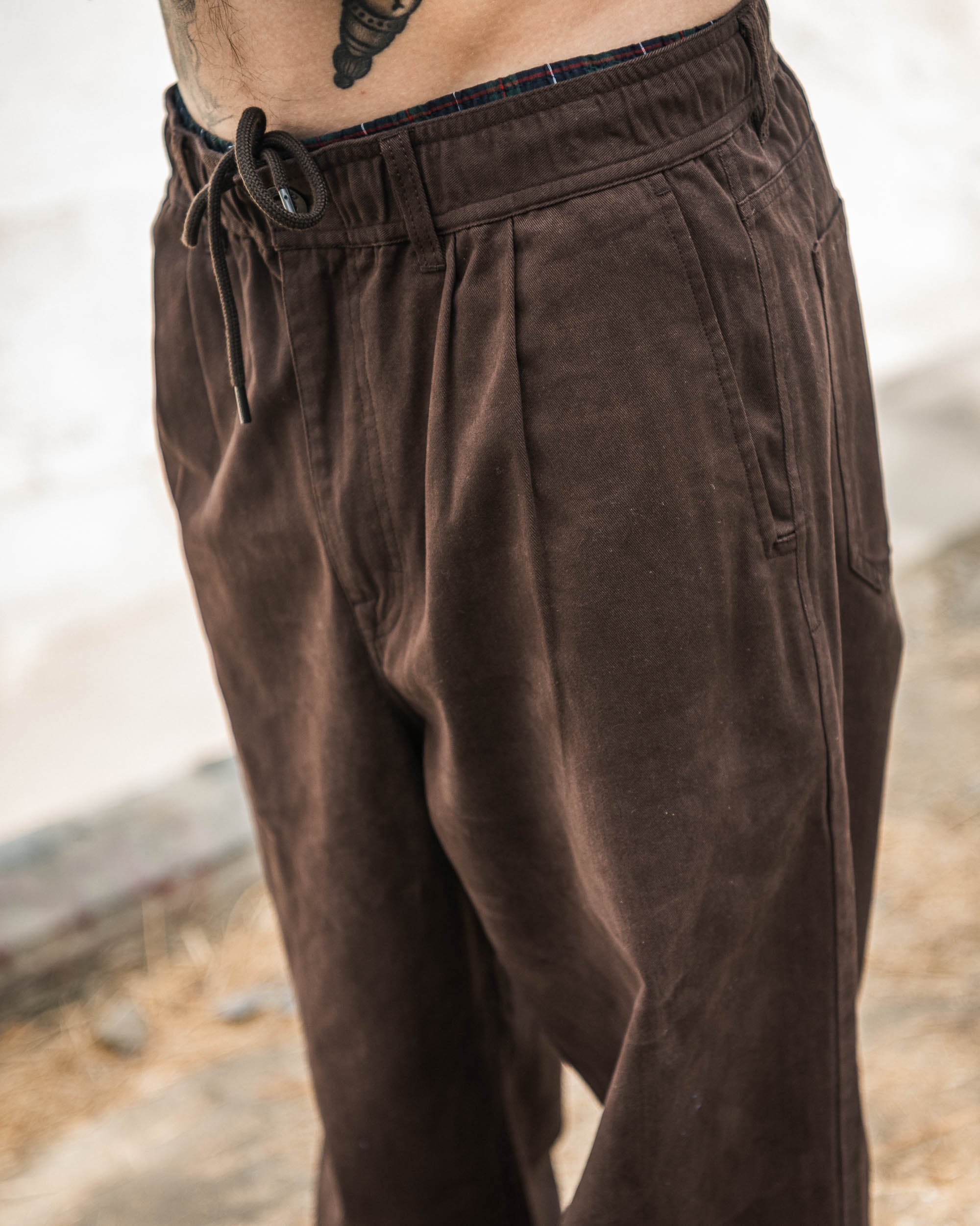 Chillow Pleat Elastic Waist Pant