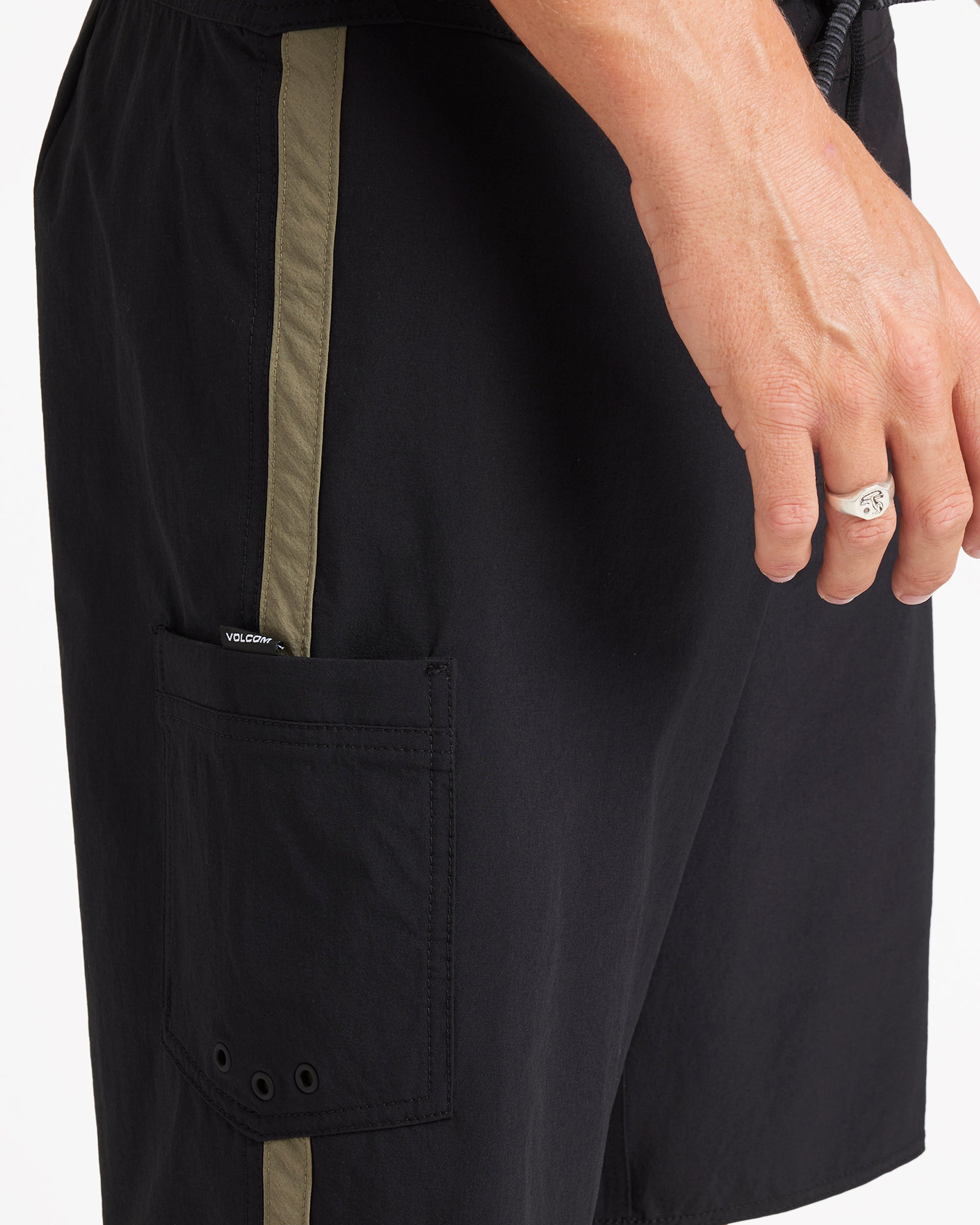 Command Liberator 20" Boardshort