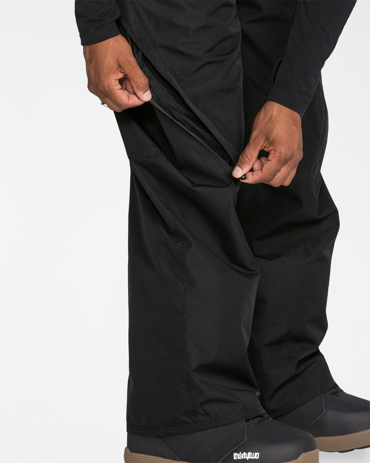 g1352659_volcom_blk_dtl2