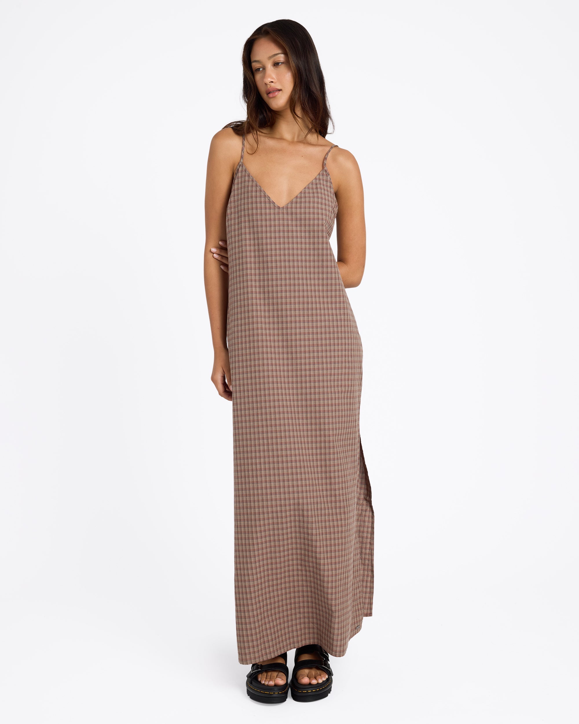 ucjwd03001_volcom_eth_frt1