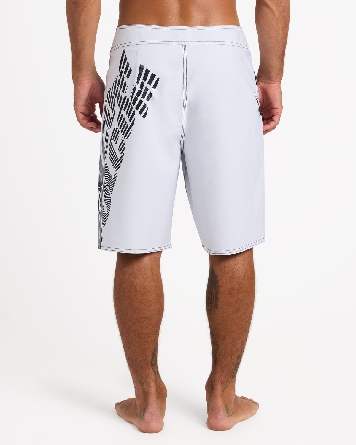 ucybs03001_volcom_wht_bck1