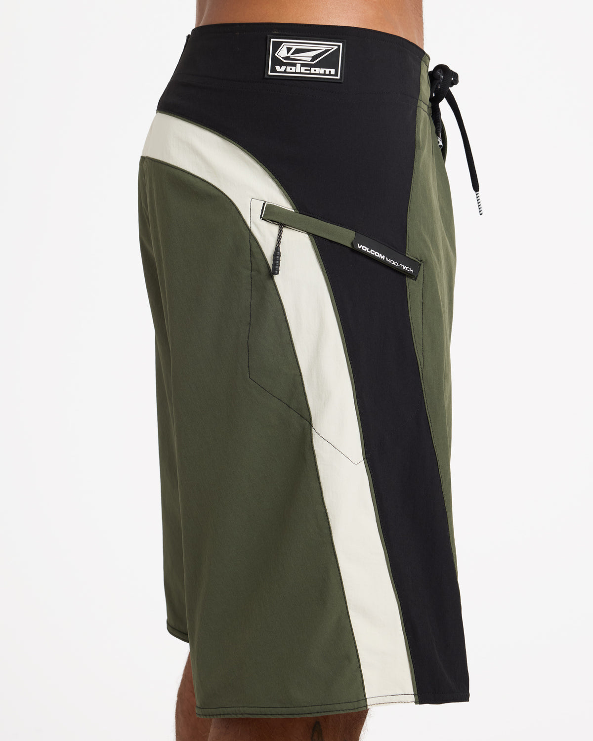 ucybs03015_volcom_obl_dtl2