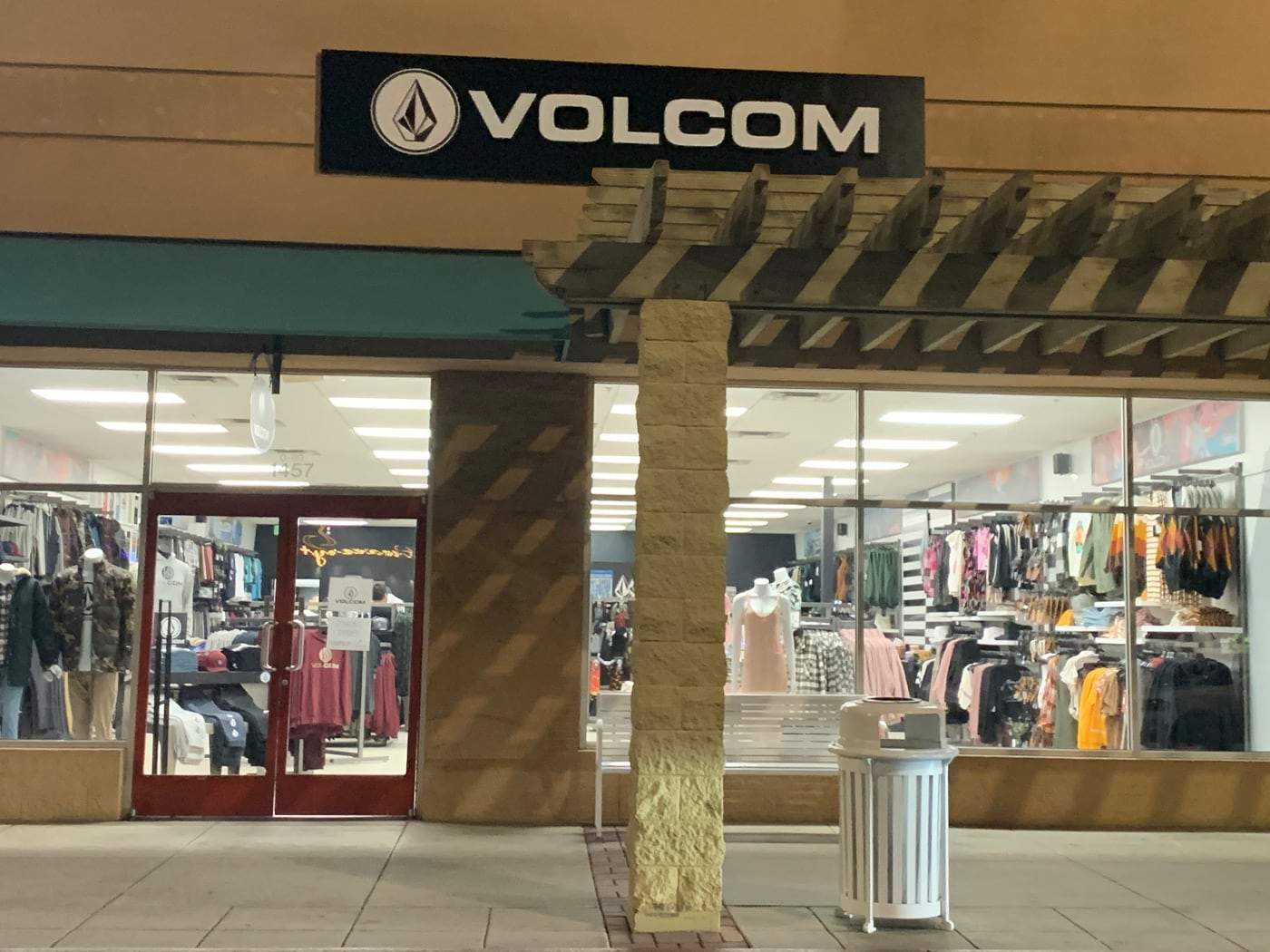 Tulare (Tulare Outlets)