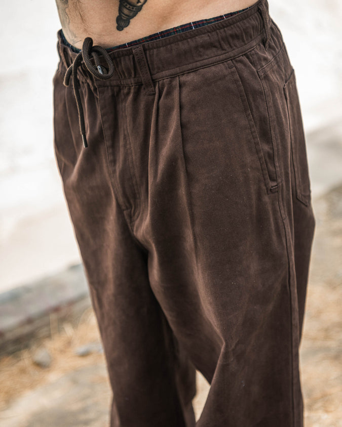Chillow Pleat Elastic Waist Pant - Cacao