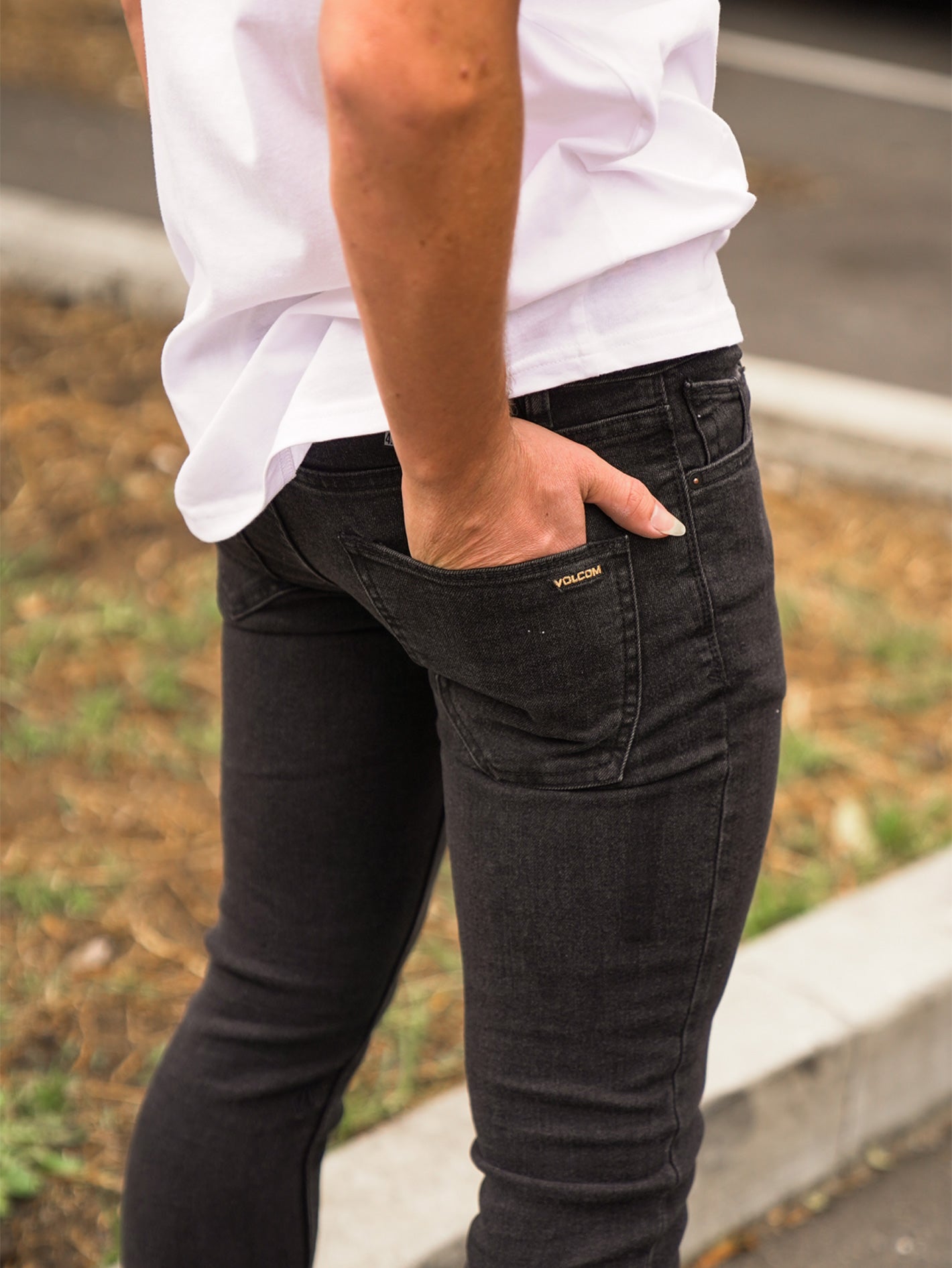 2X4 Skinny Tapered Jeans Blackout Volcom
