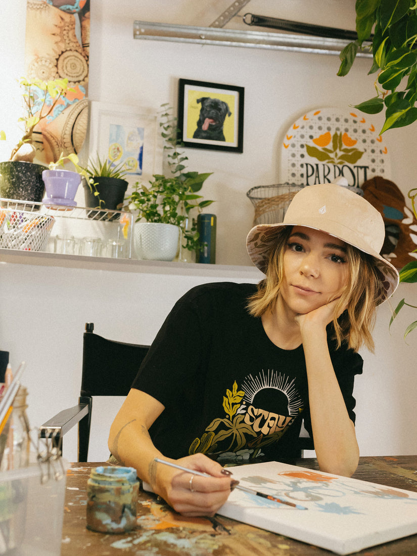 Parrot Paints Tee - Black