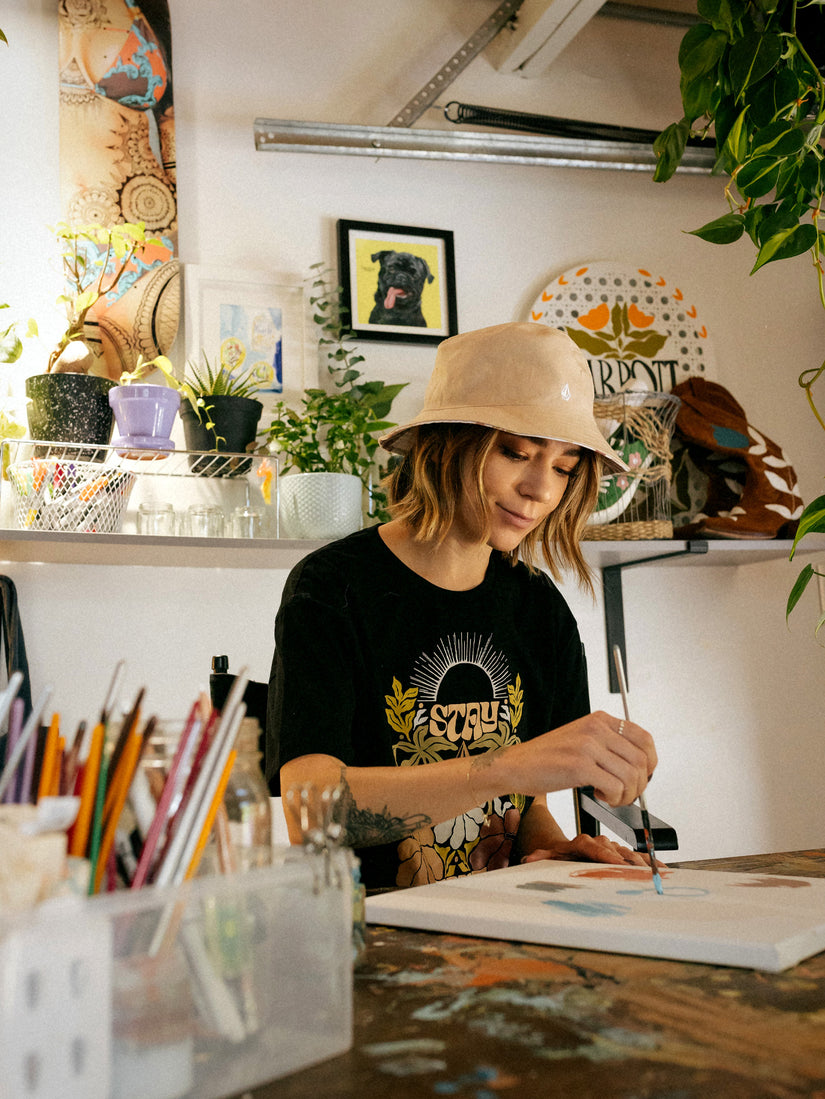 Parrot Paints Tee - Black