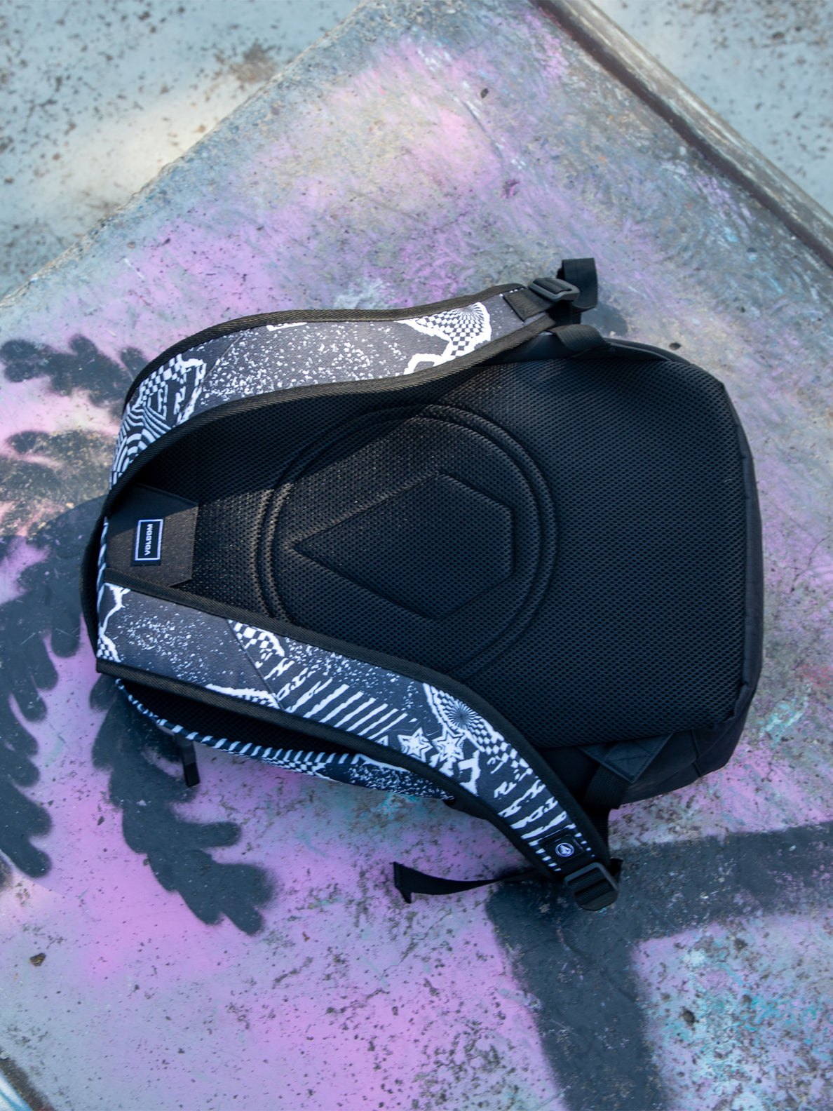 Everstone Skate Backpack - Black White