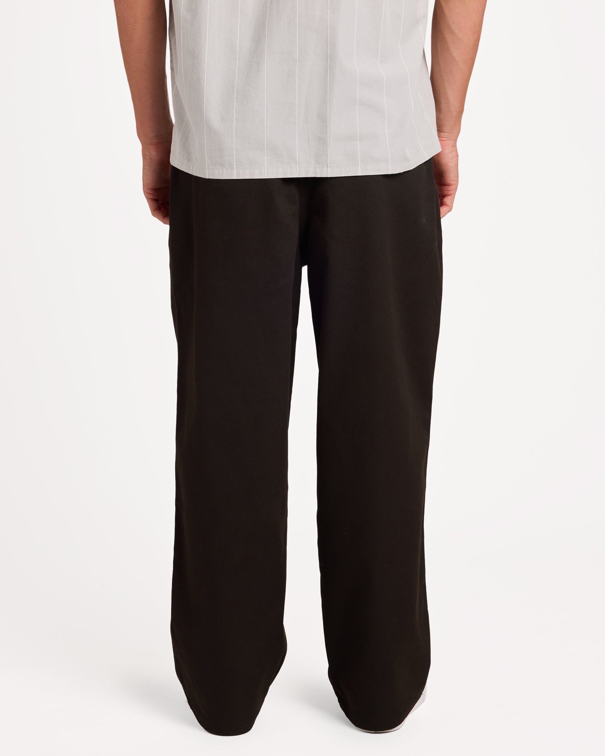 a1112615_volcom_blk_bck1