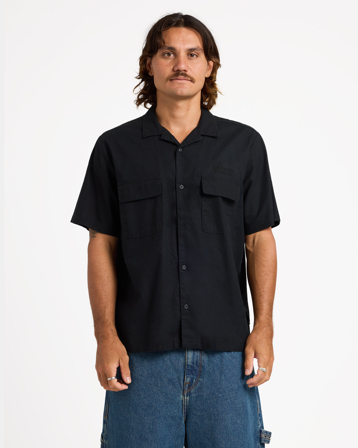 ucmwt03001_volcom_blk_frt1