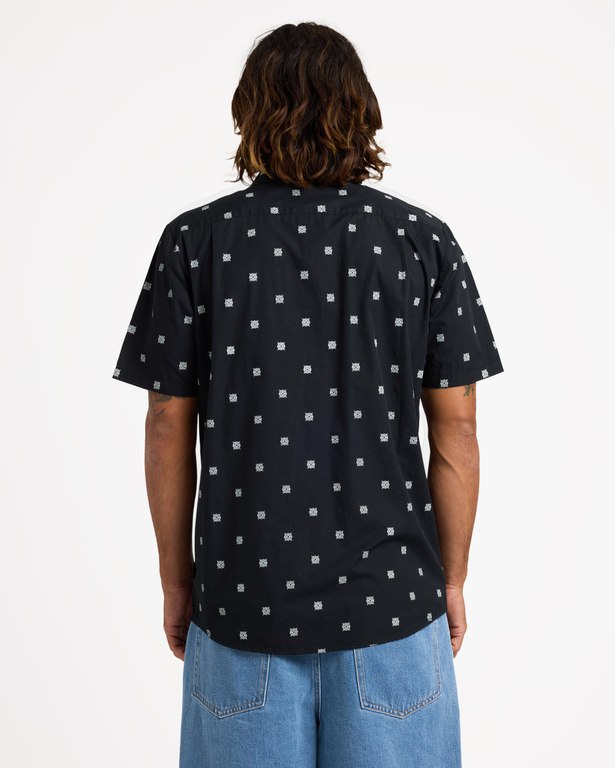 ucmwt03002_volcom_blk_bck1