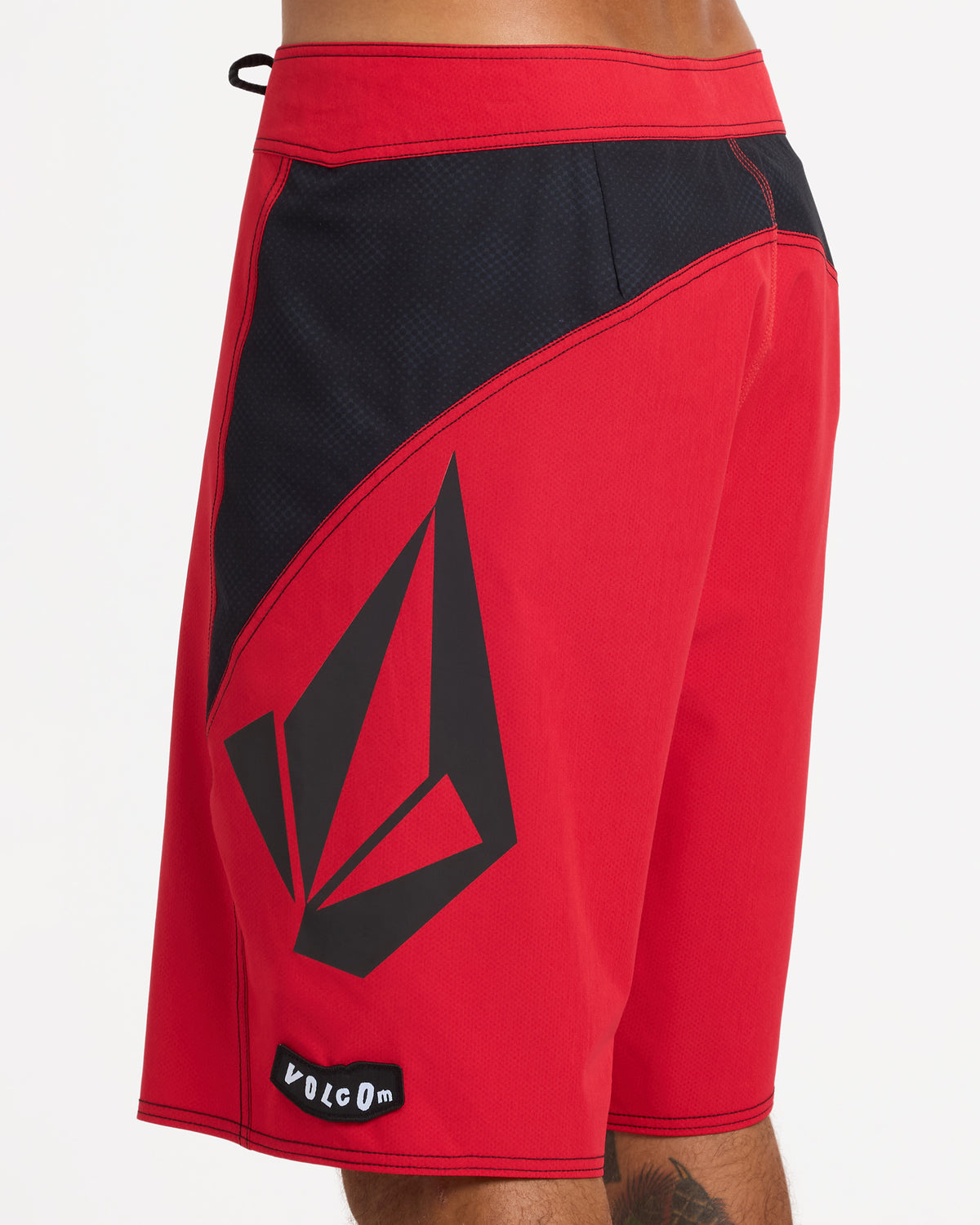 ucybs03000_volcom_rnr_dtl2
