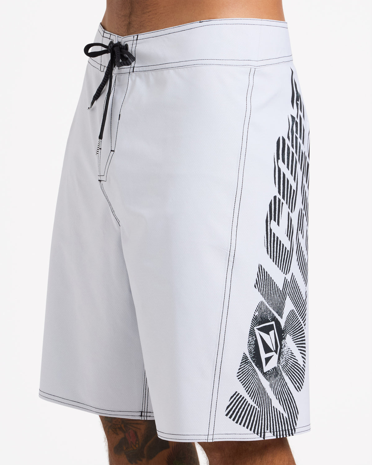 ucybs03001_volcom_wht_dtl1