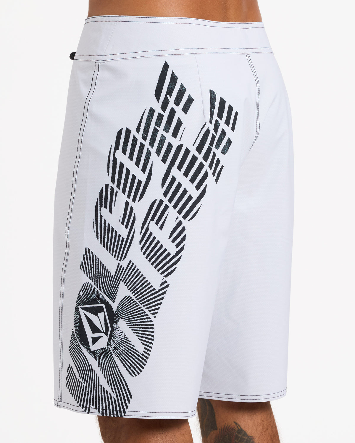 ucybs03001_volcom_wht_dtl2