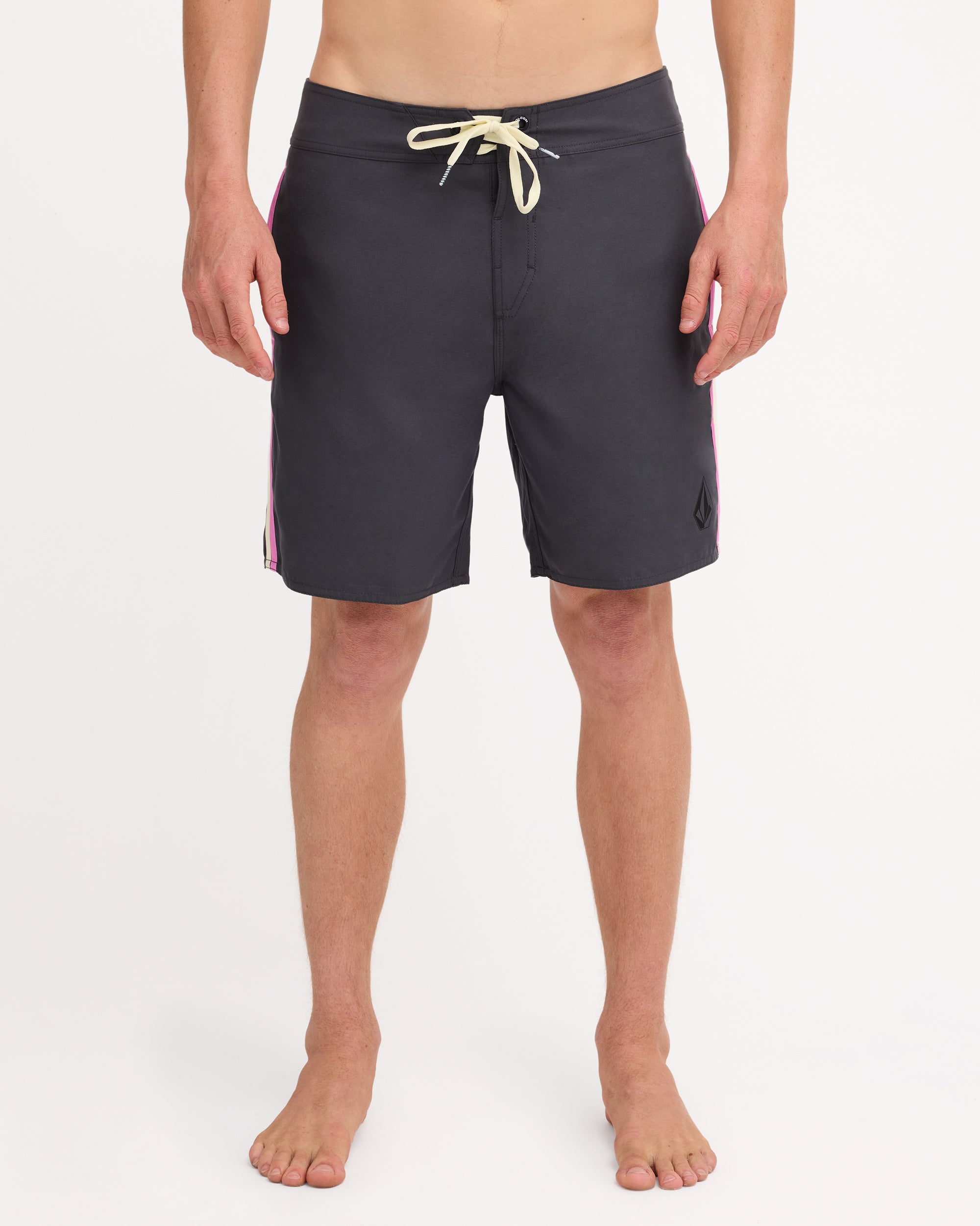 ucybs03009_volcom_asb_frt1