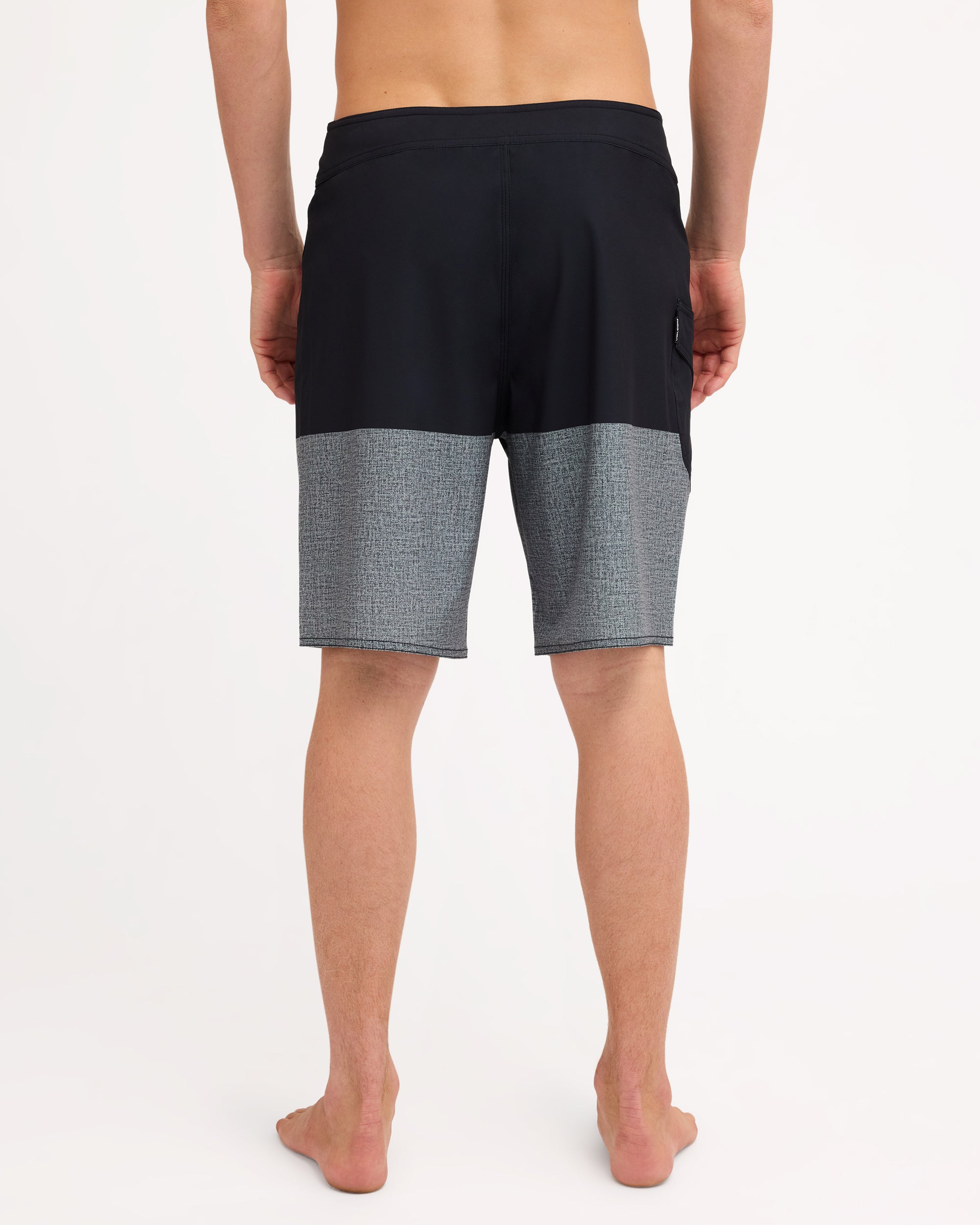 ucybs03011_volcom_blc_bck1