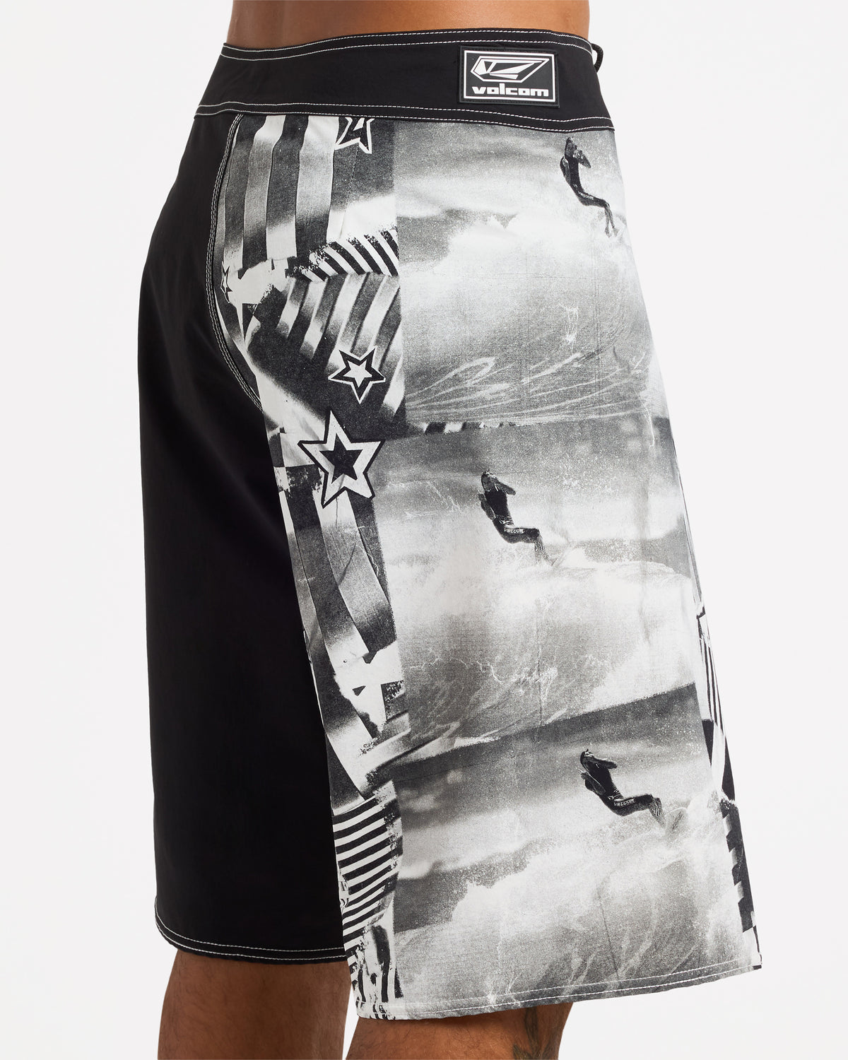 ucybs03012_volcom_blk_dtl2