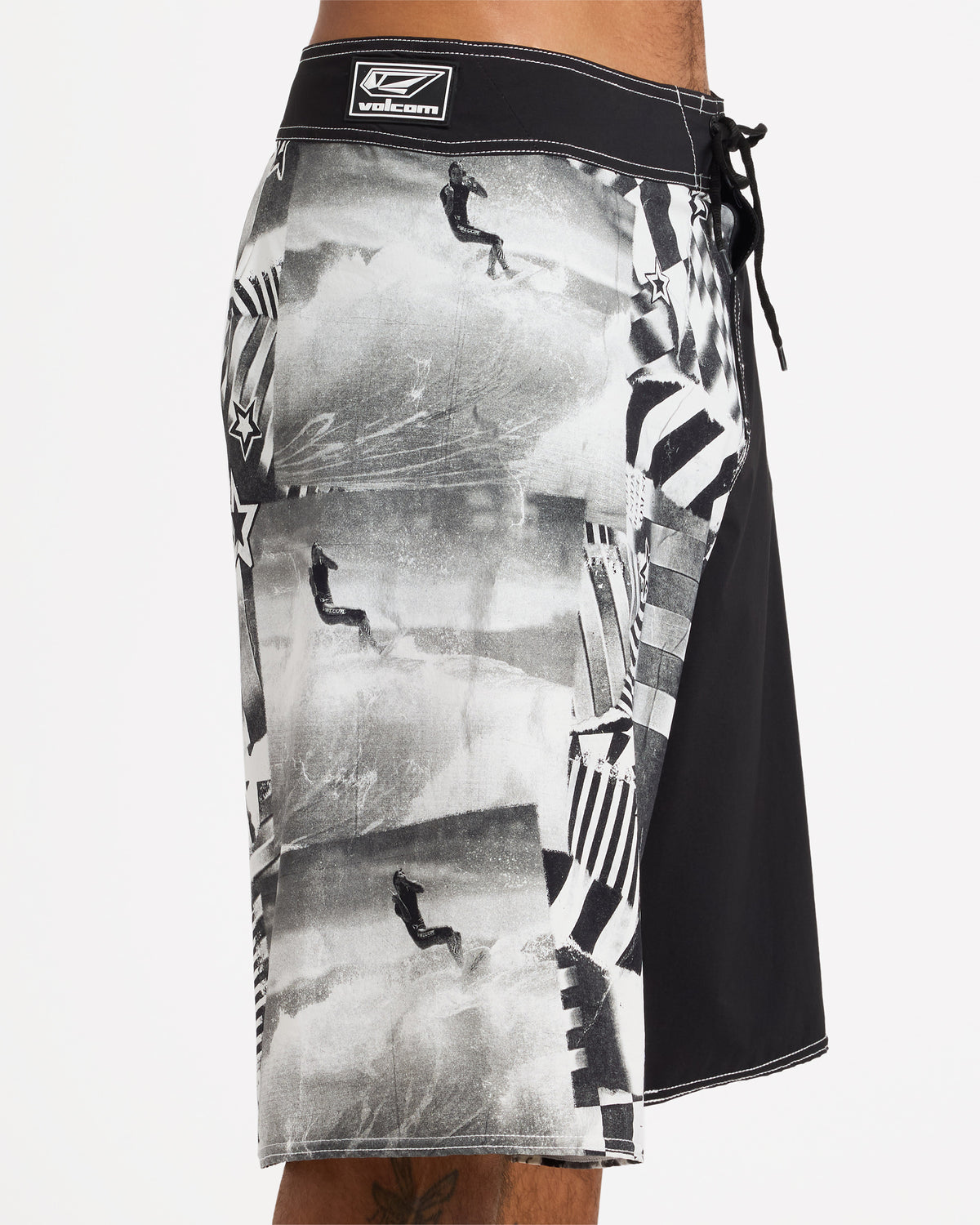 ucybs03012_volcom_blk_dtl3