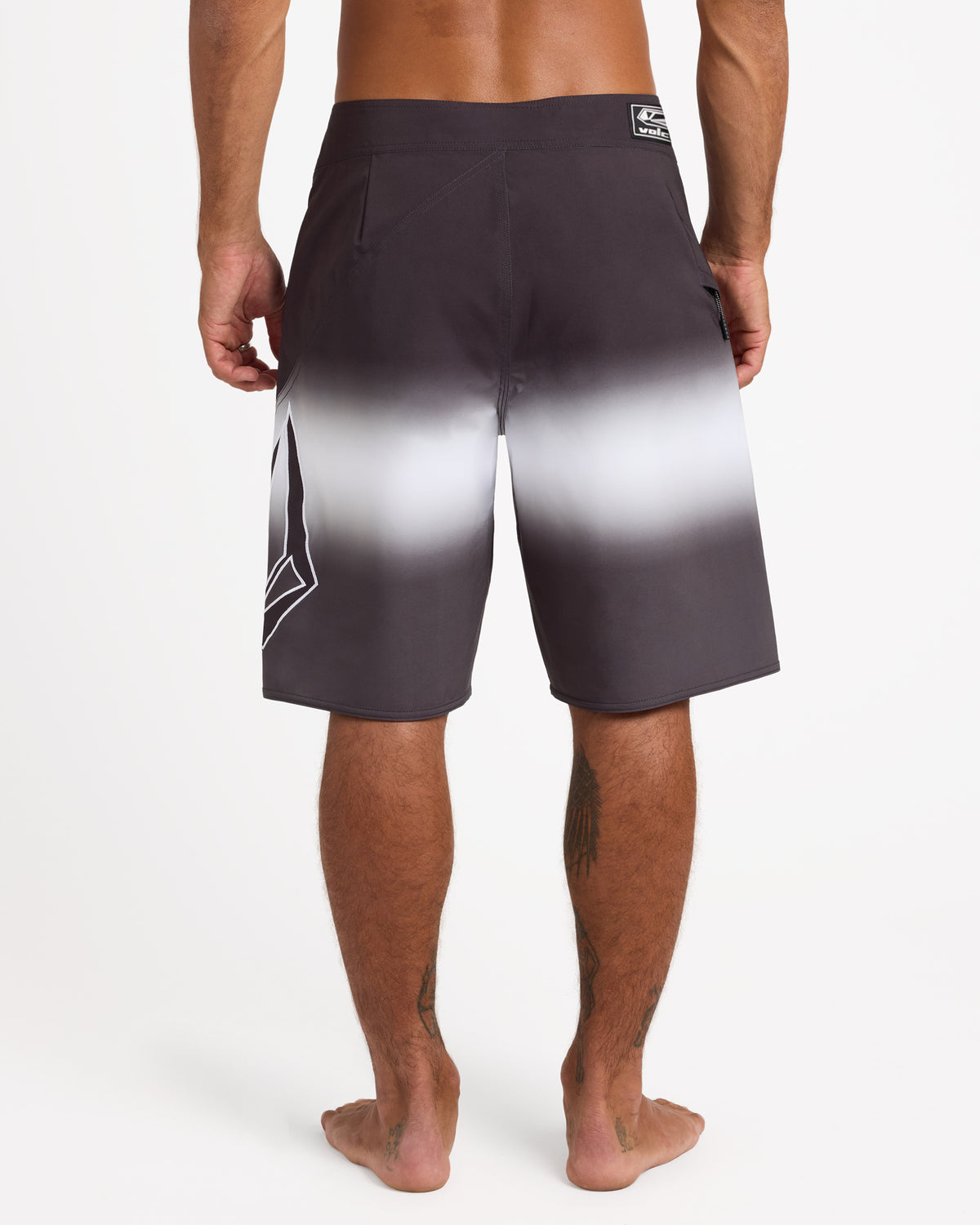ucybs03014_volcom_blk_bck1