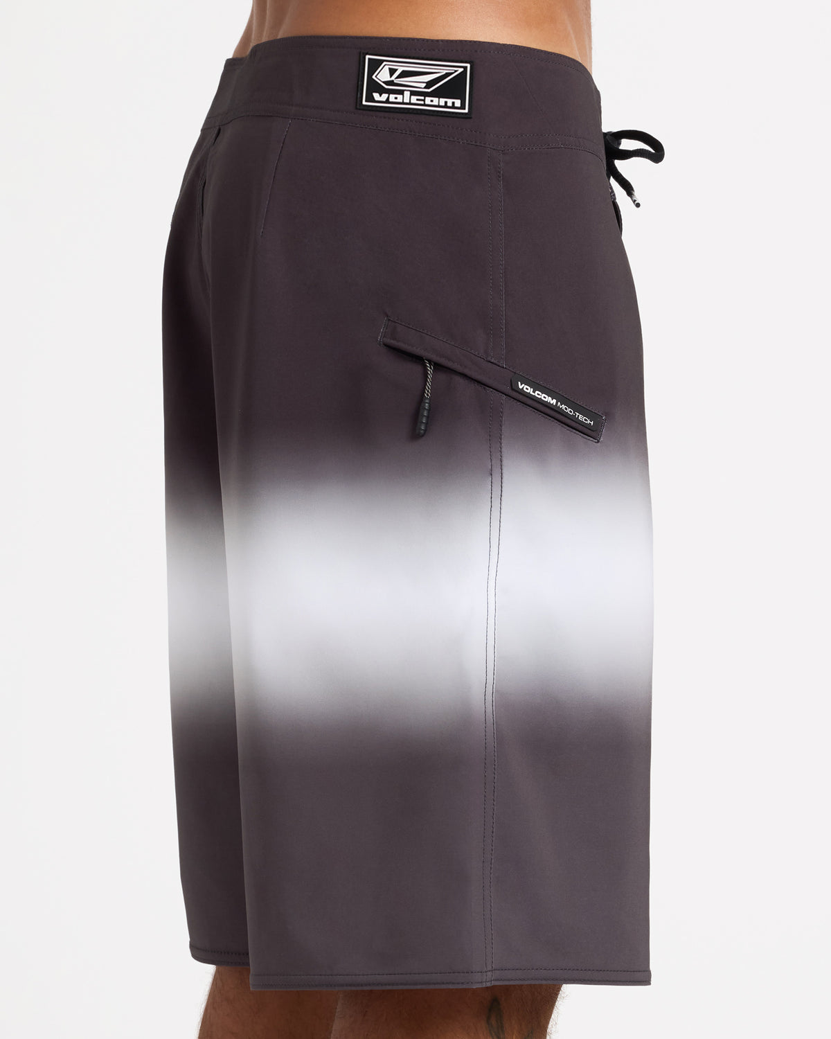ucybs03014_volcom_blk_dtl2