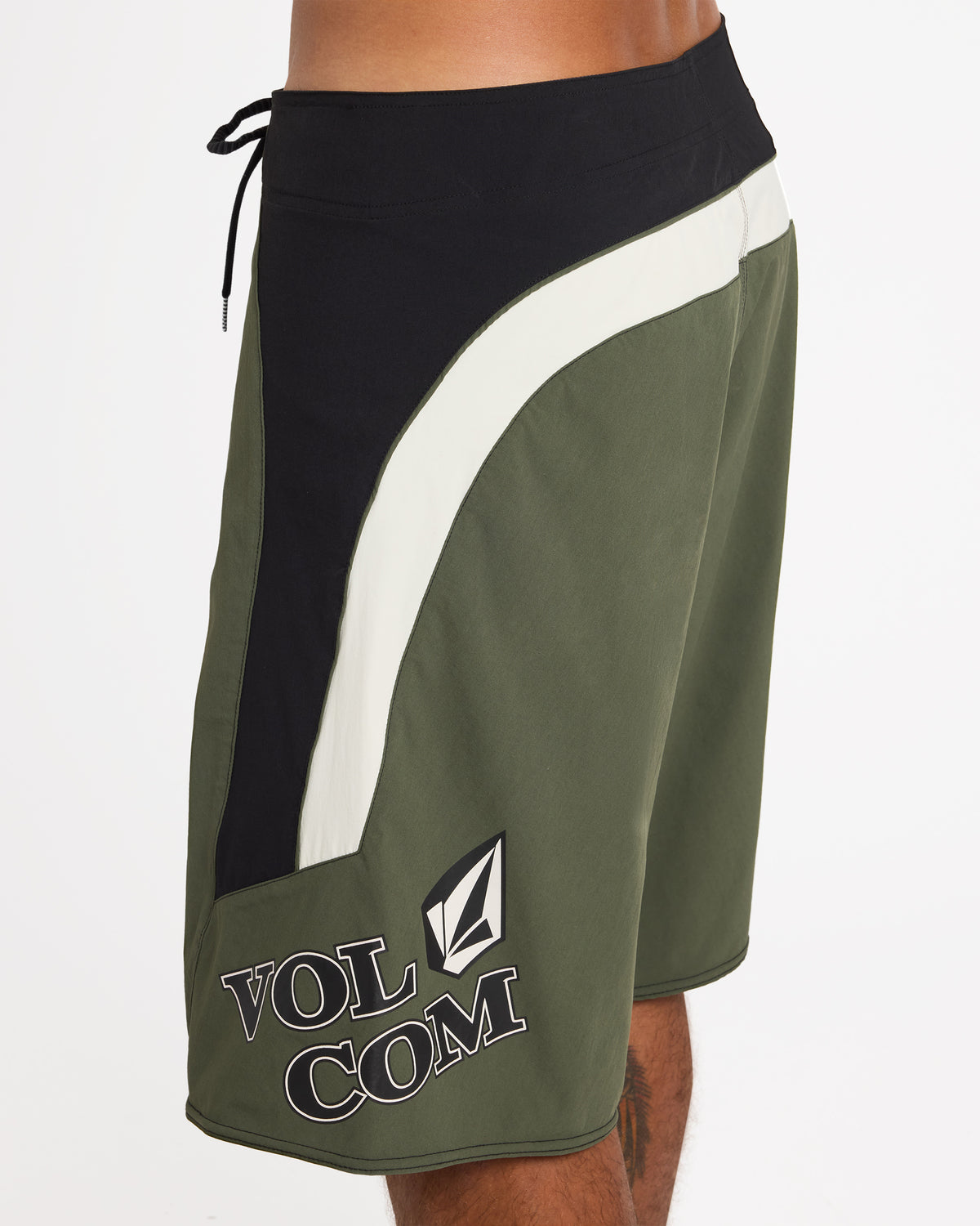 ucybs03015_volcom_obl_dtl1