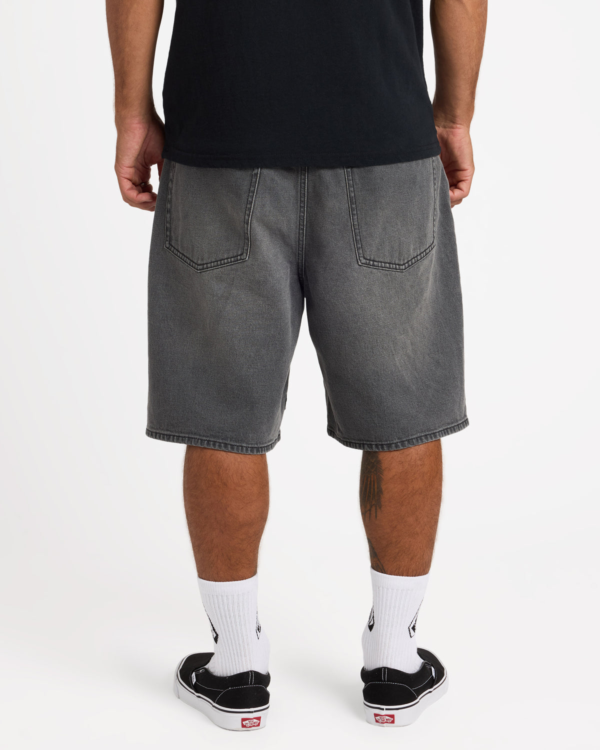 ucyds03000_volcom_con_bck1