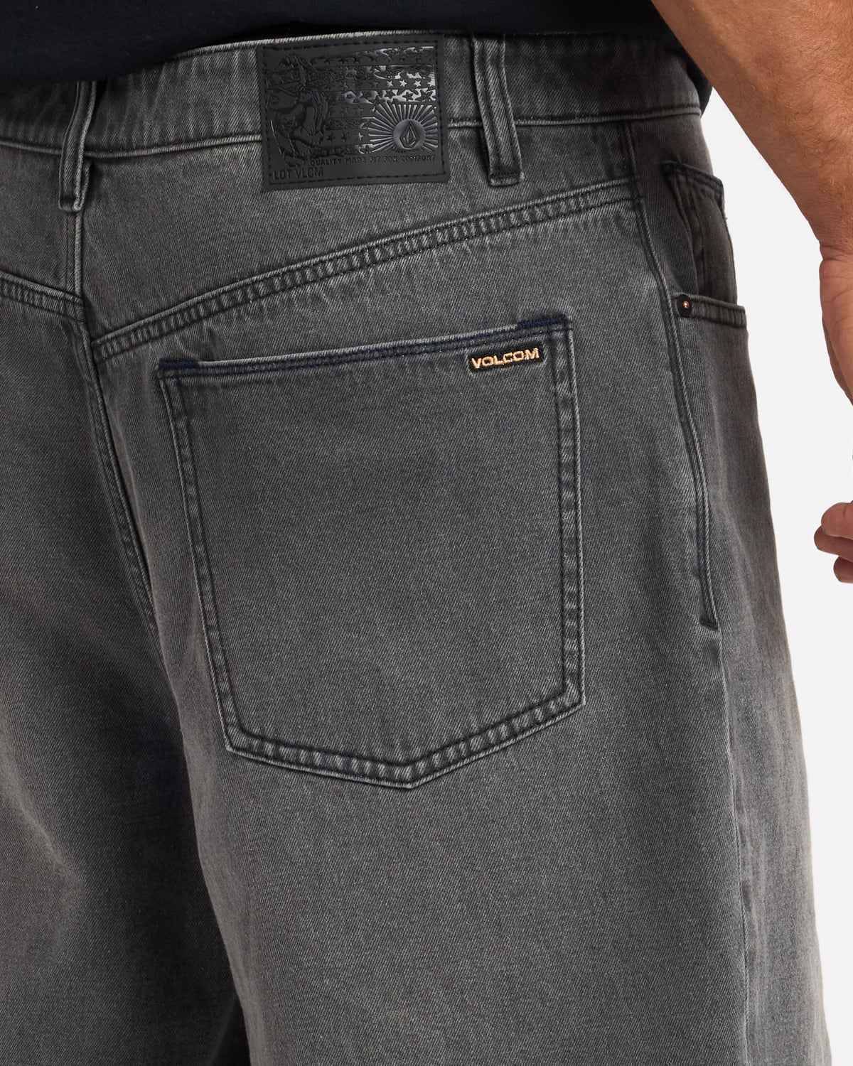 ucyds03000_volcom_con_dtl1