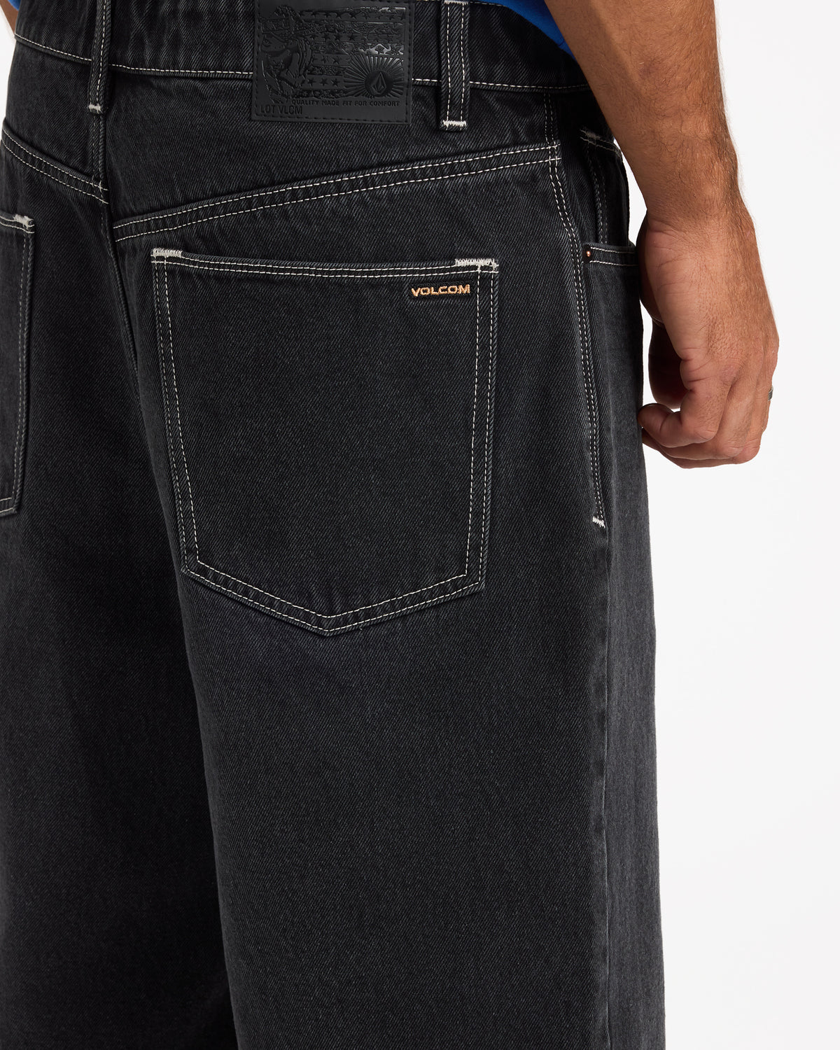 ucyds03004_volcom_asb_dtl1