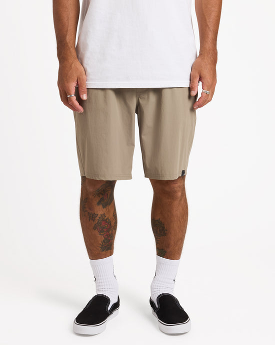 ucyhy03005_volcom_bnl_frt1