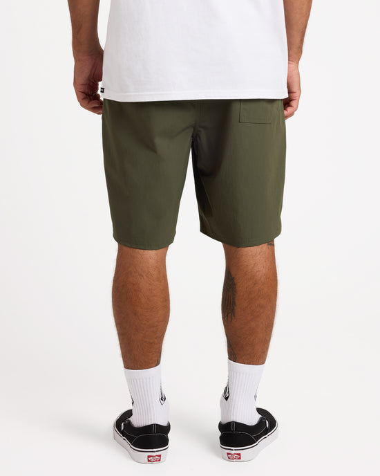 ucyhy03005_volcom_sqd_bck1