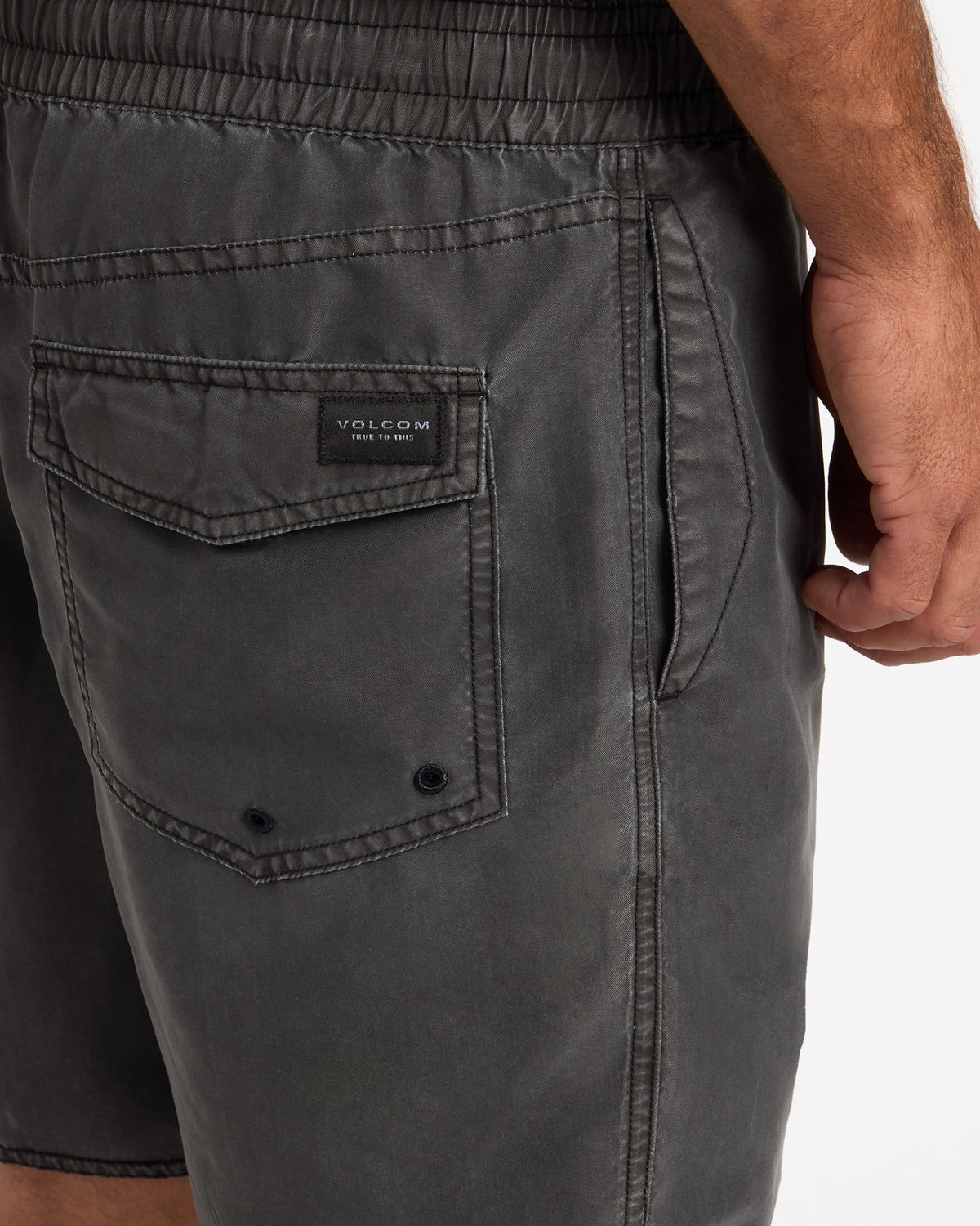 Mens Center 17" Volley Shorts