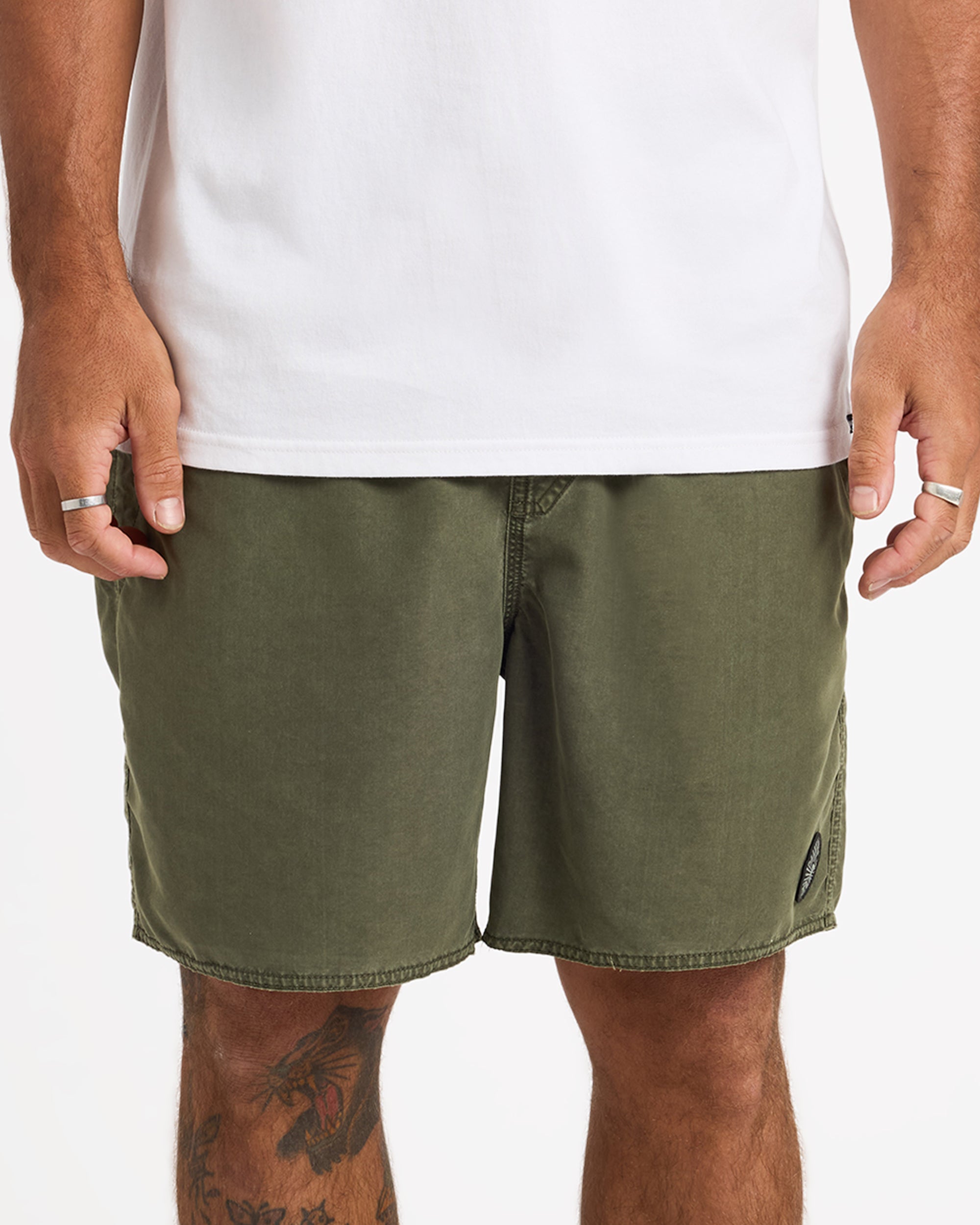 ucyjv03000_volcom_sqd_frt6
