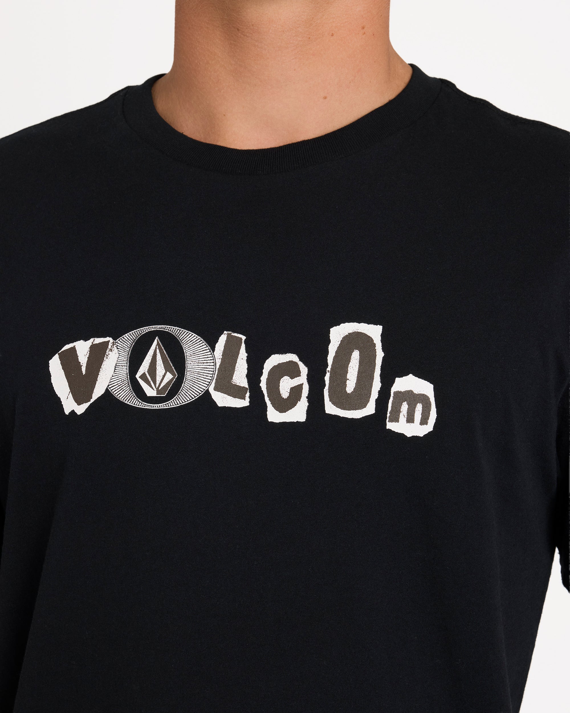 ucyzt03002_volcom_blk_dtl1
