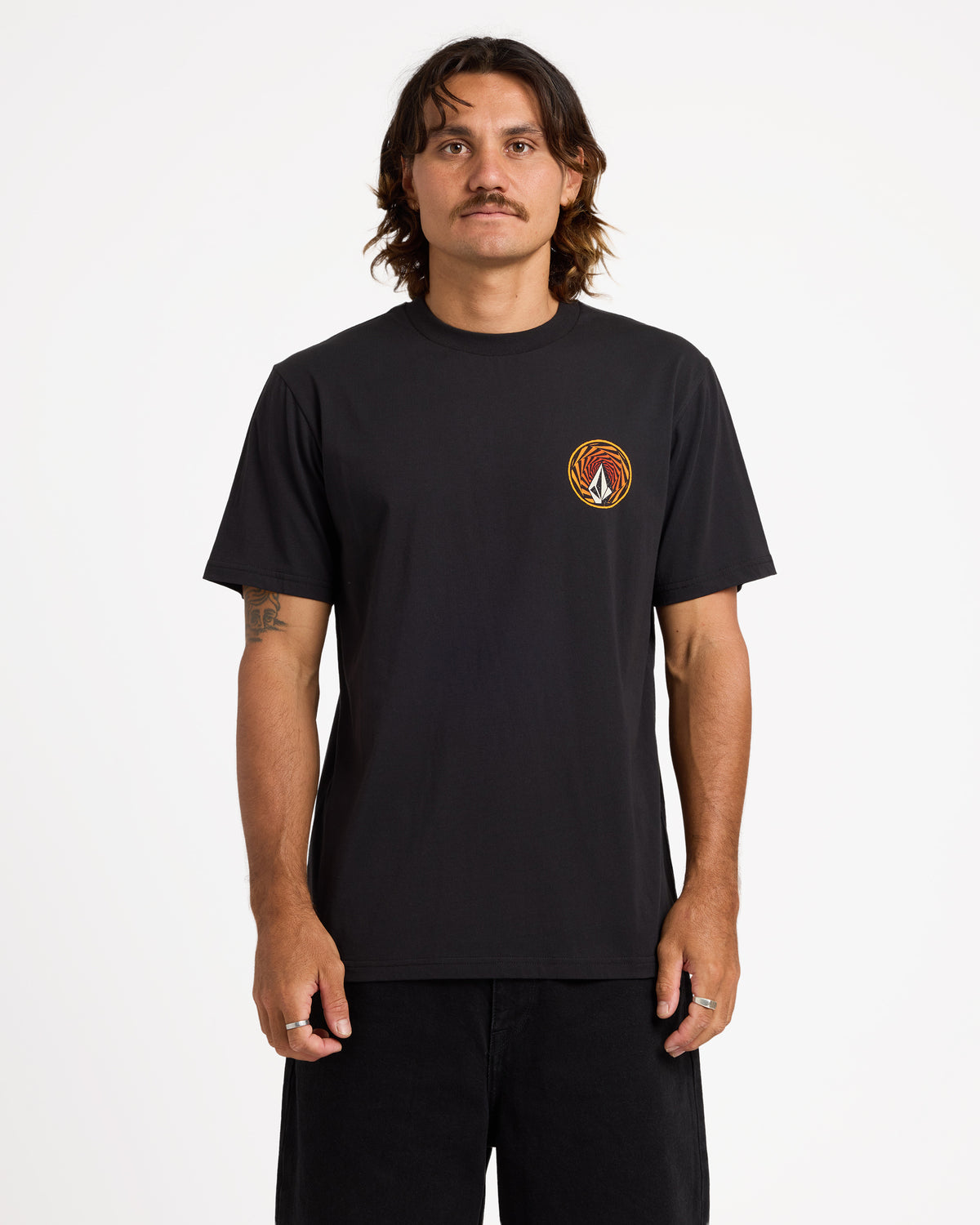 ucyzt03037_volcom_blk_frt1